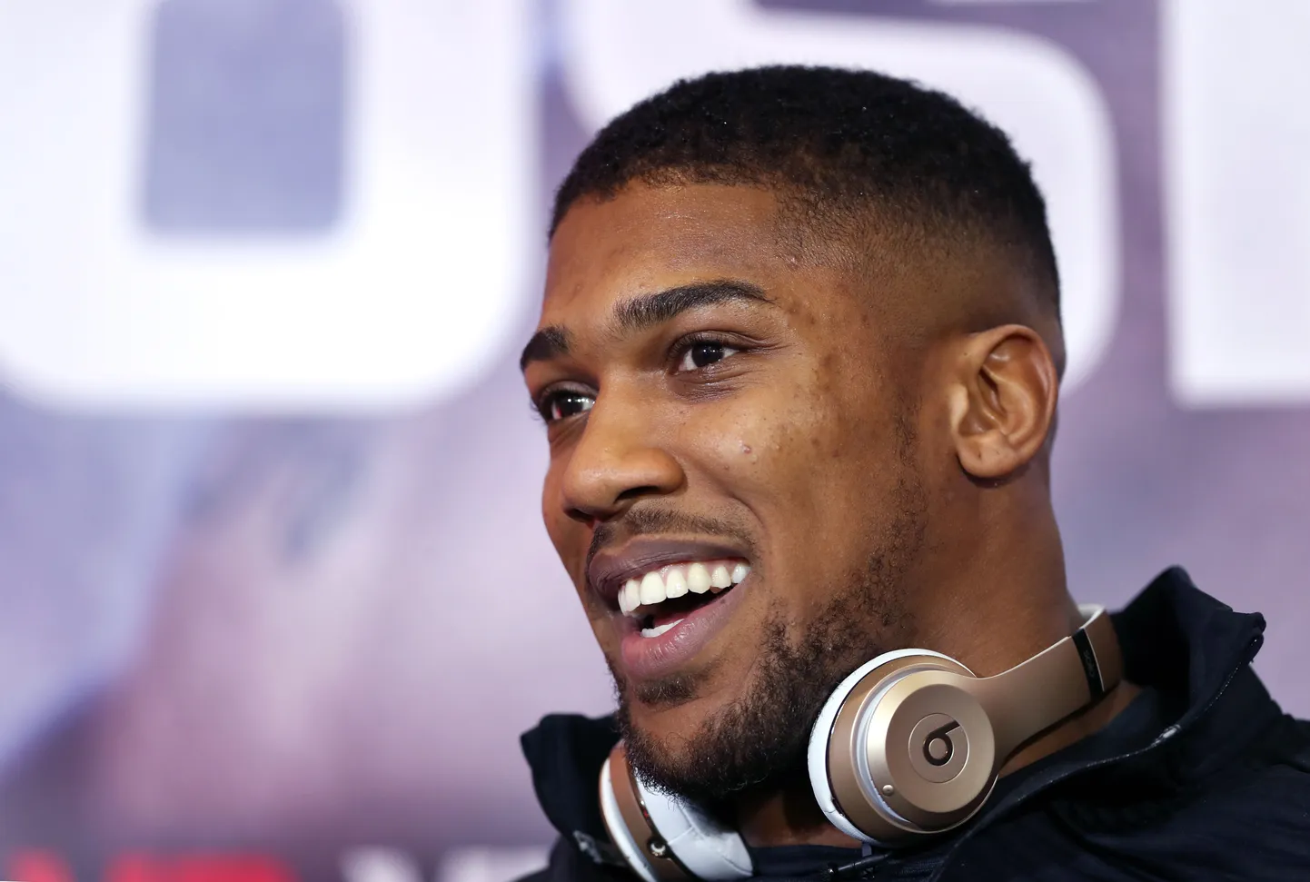Beatsi kõrvaklapid saadavad Anthony Joshuat kõikjal.