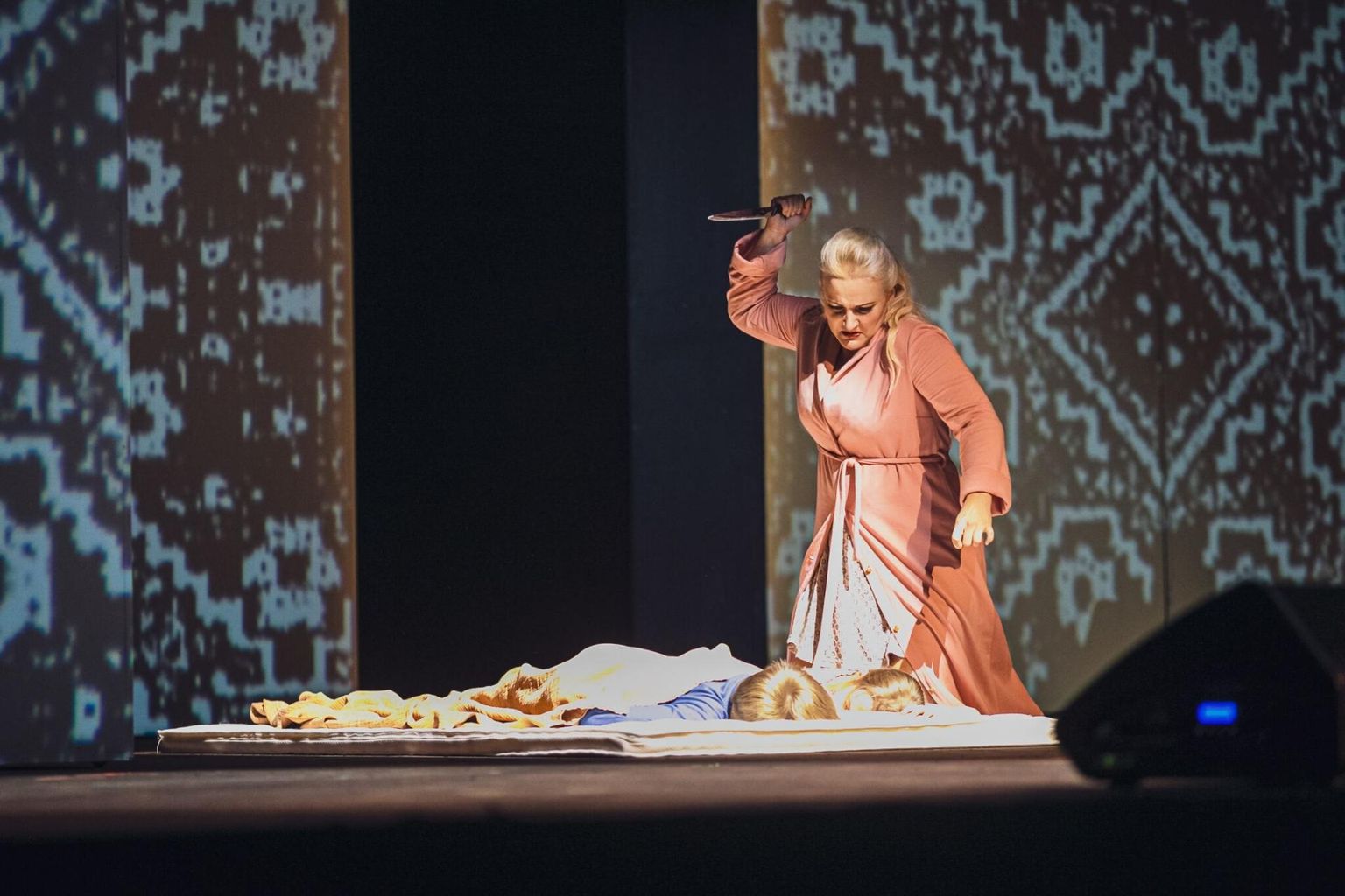 Vincenzo Bellini ooperi «Norma». Nimiosas noor eesti sopran Katrin Targo.