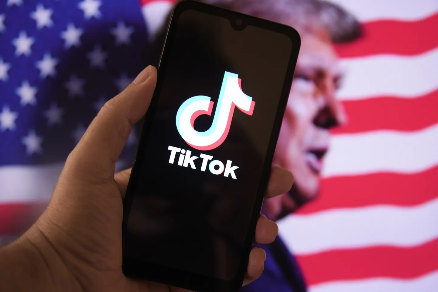 Paanika TikToki blackout'i ümber kestis pühapäeval, päev enne Trumpi ametisse vannutamist, vaid mõned tunnid, kuni platvorm ja selle tegevjuht Shou Chew teatasid, et tänu president Trumpile on TikTok neile ameeriklastele, kellel rakendus on juba alla laetud, taas saadaval.