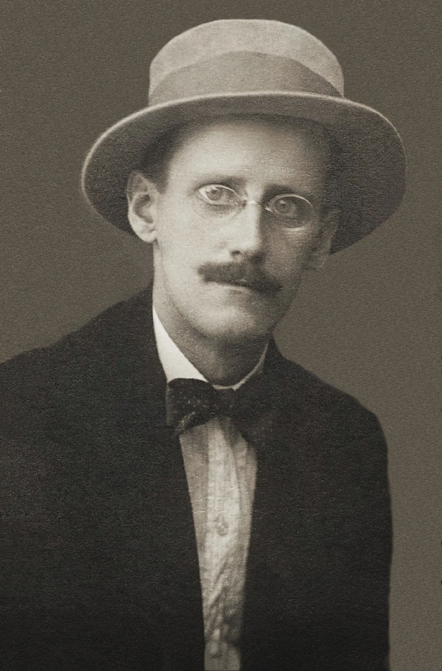 James Joyce umbes 1915. aastal.