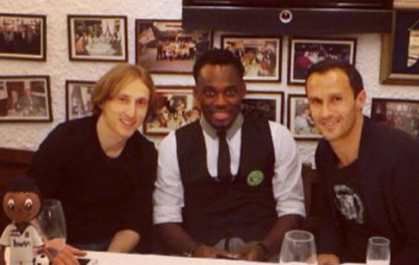 Luka Modric, Michael Essien ja Ricardo Carvalho sünnipäevapeol.