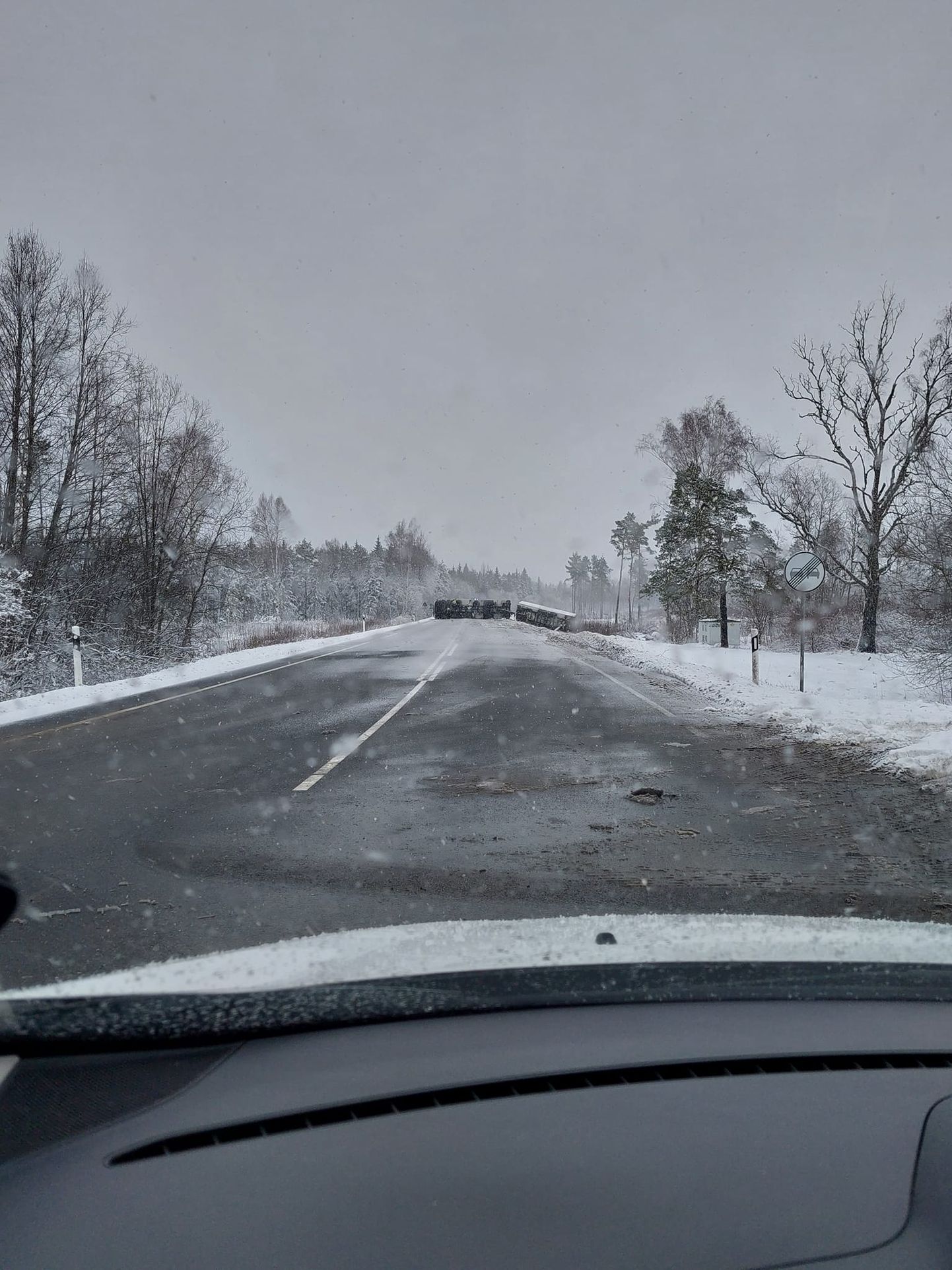 Õnnetus Tallinna-Haapsalu maanteel.
