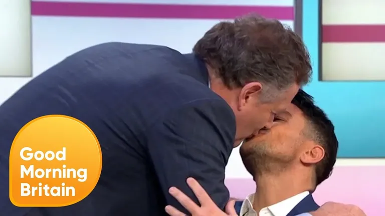Piers Morgan ja Peter Andre musitamas