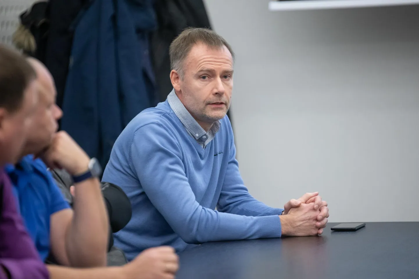 Priit Altpere kinnitas, et tahab Pääsusilma keskuse arendamisel teha koostööd kohaliku kogukonnaga. Detailplaneeringu eskiisi arutelul viibis ta ka ise kohal, mis pole arendajate puhul kuigi tavapärane.