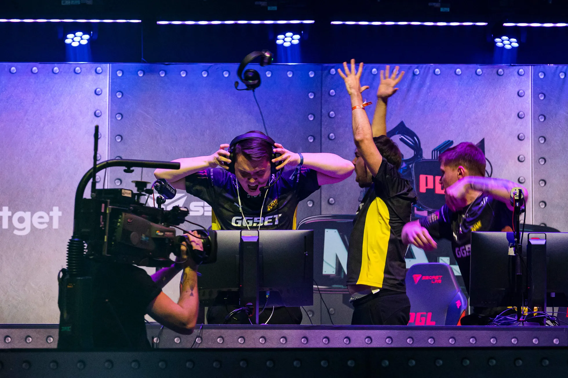 Победители турнира PGL по Counter-Strike из команды Natus Vincere