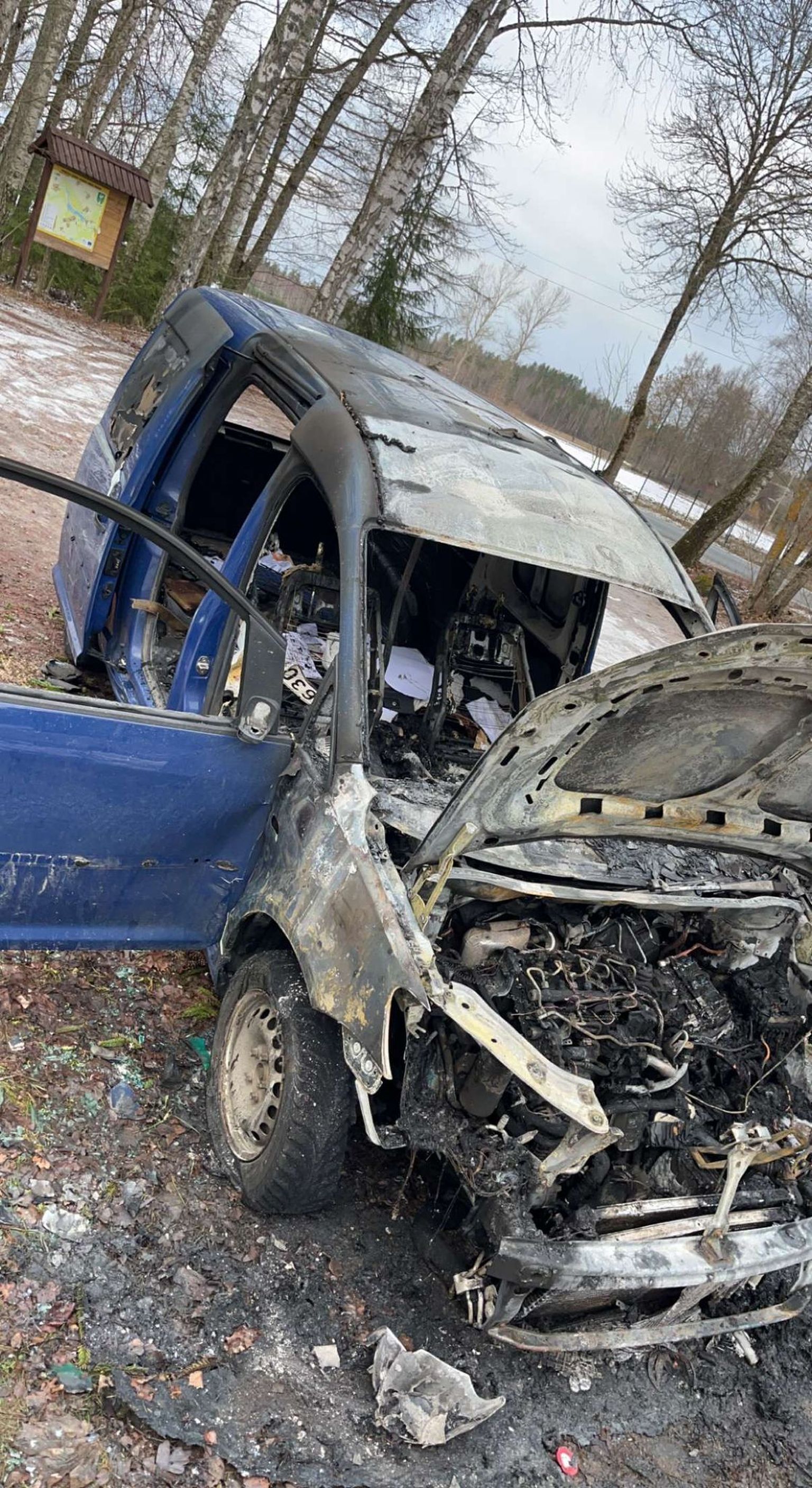Üks Valgast ärandatud sõiduk süüdati Tartumaal põlema.