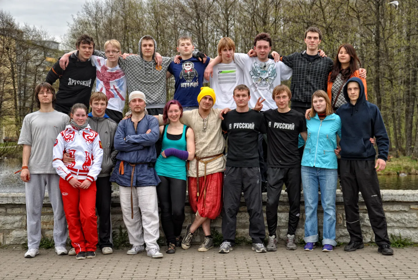 Участники Пробежки, состоявшейся 6 мая 2012.