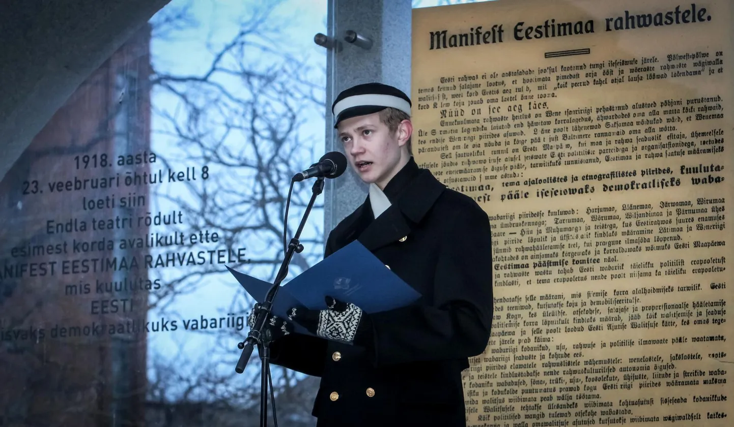 Iseseisvusmanifest loeti esimest korda ette Pärnu Endla teatri vana hoone rõdult 1918. aasta 23. veebruari õhtul.