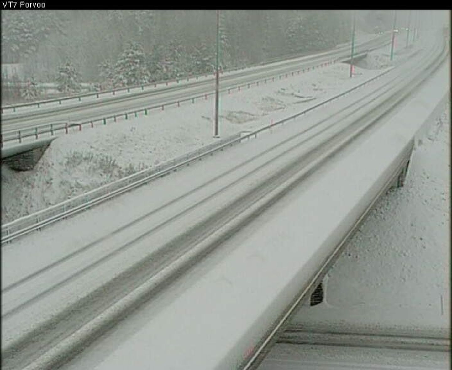 Lumine maantee Porvoos suunaga Kotkasse. Maanteekaamerast saadud pilt on tehtud kell 9.47.