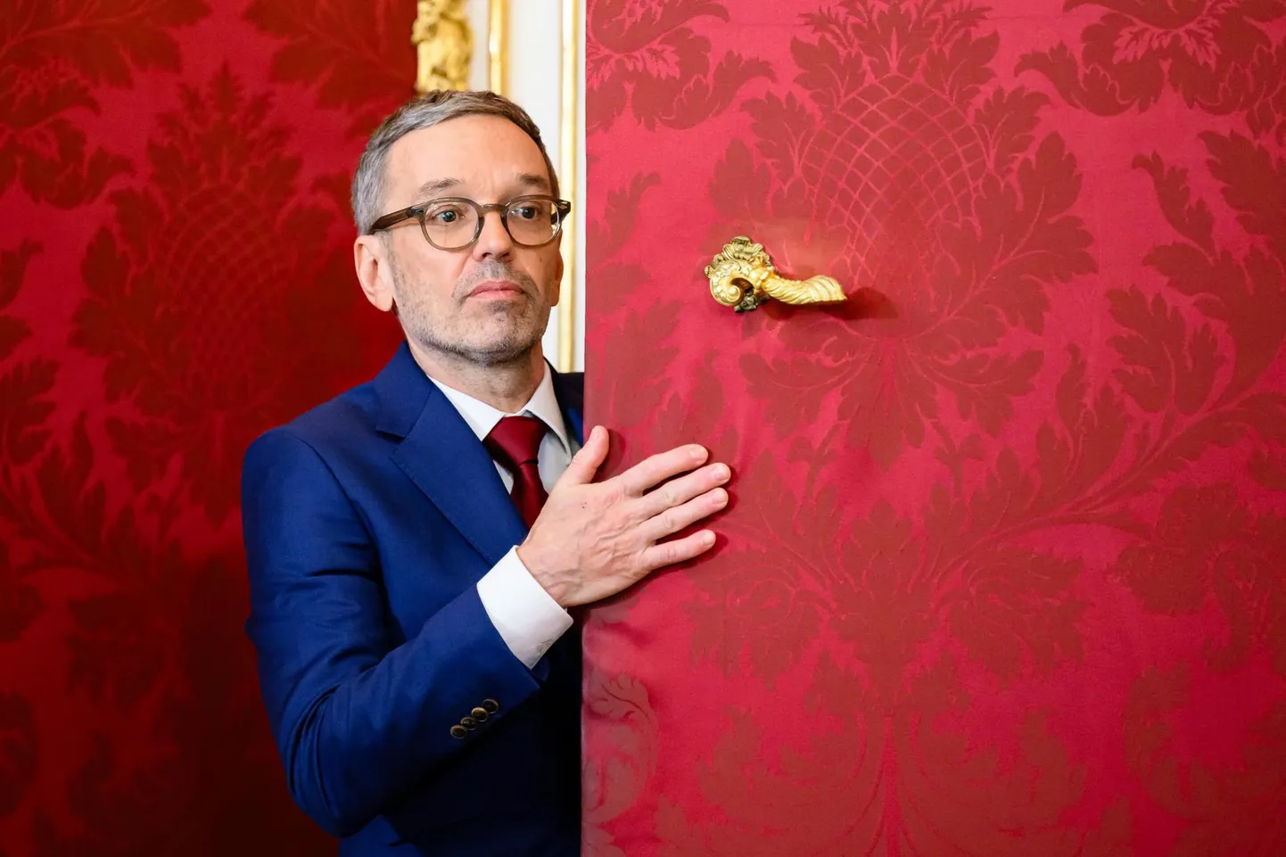 Austria Vabaduspartei esimees Herbert Kickl väljub president Alexander Van der Belleni kabinetist, kus mehed arutasid täna tunni kestel uue valitsuse moodustamise võimalusi.