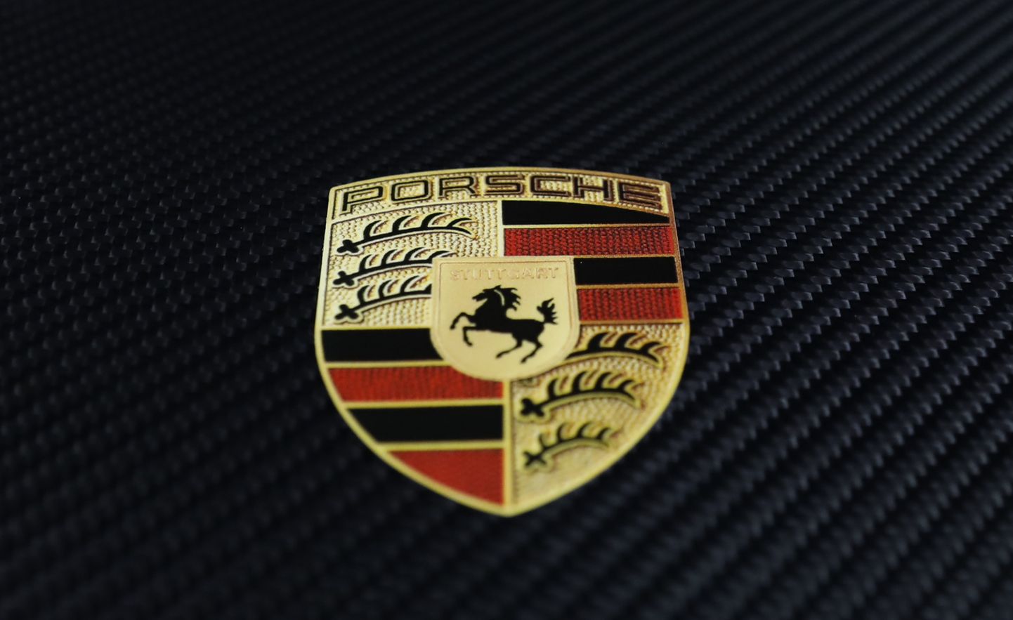 Porsche logo 2019 911 GT3 RS peal.