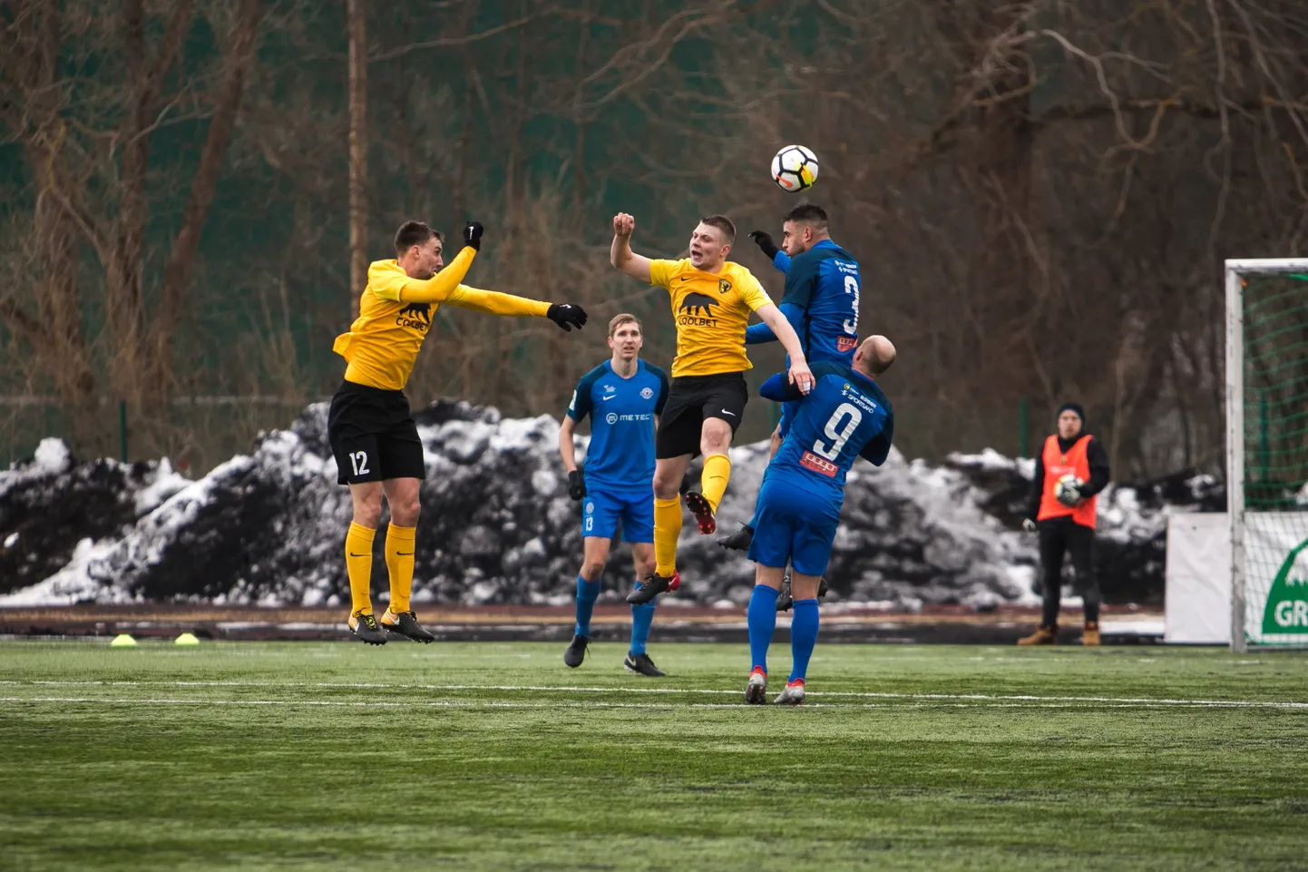 Laupäeval alistas Tammeka (sinistes särkides) 1:0 Pärnu Vapruse.