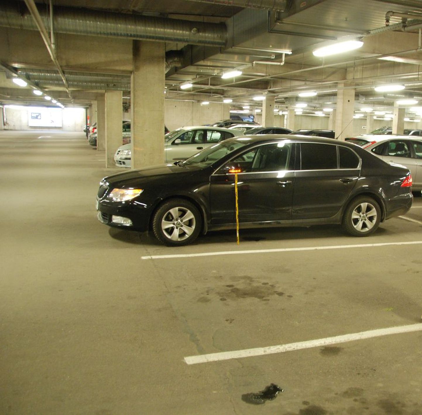 Tartus kaubamaja parklas rikuti 18. novembril sõiduautot Škoda.