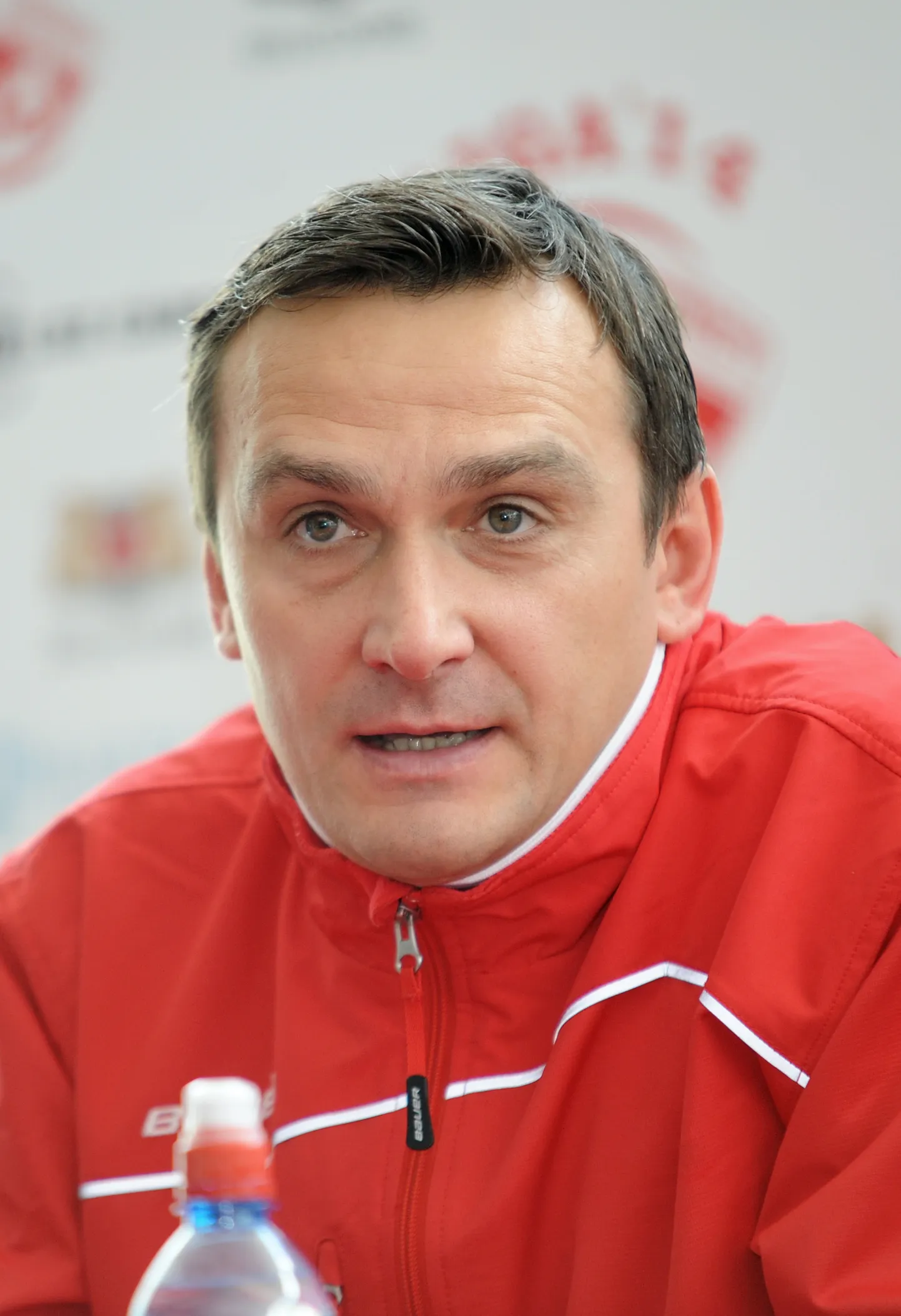 Maskavas CSKA hokeja komandas vārtsargu treneris Sergejs Naumovs.