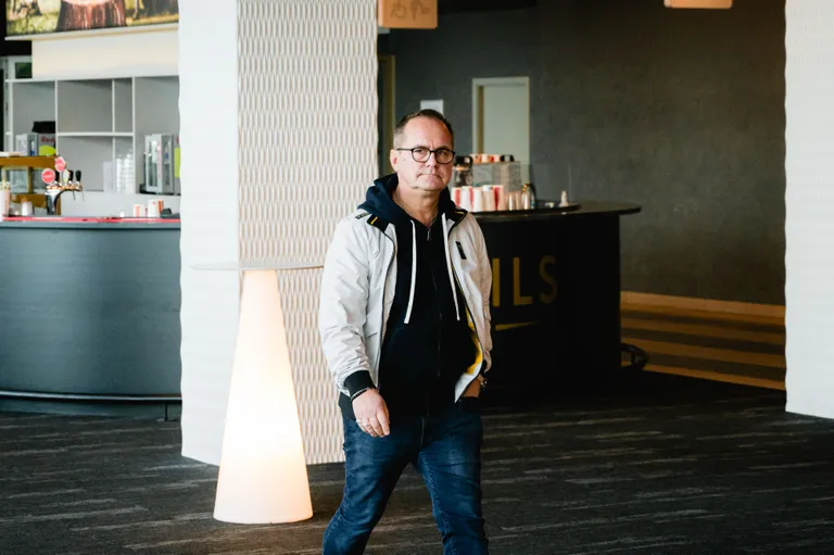 Mūzikas izdevējs, producents, dziesmu autors, mūziķis un dzejnieks Guntars Račs.