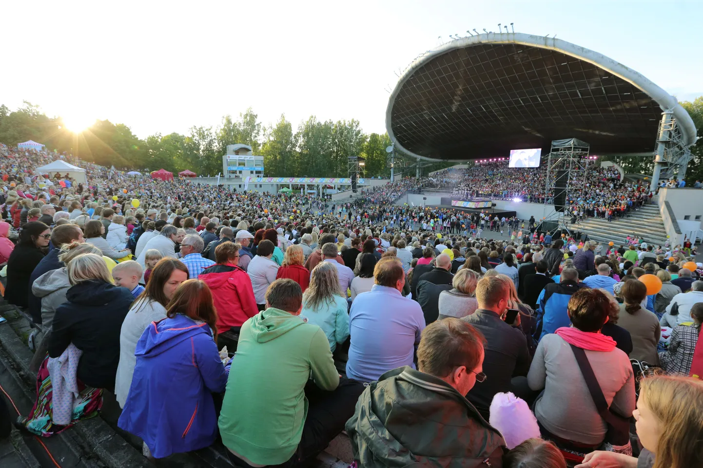 Popkooripidu 2015. aastal Tartu laululaval.