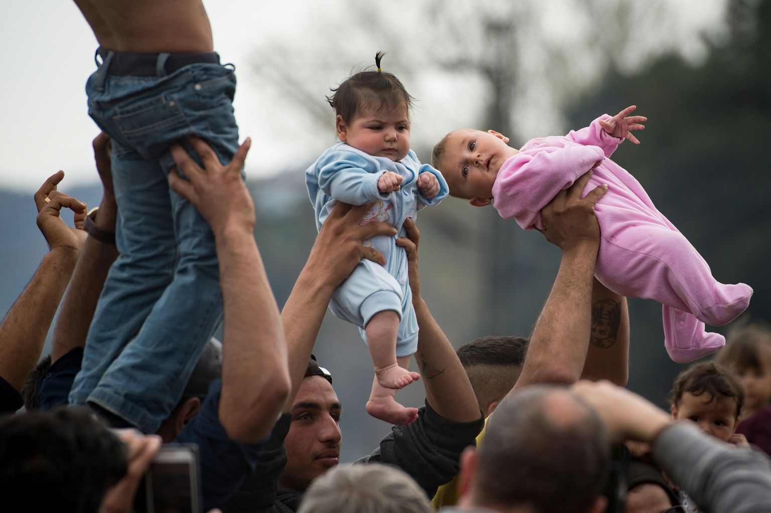 Kreekasse Idomenisse kinni jäänud migrandid nõuavad juba mitmendat päeva protestidega Makedoonia piiri avamist, et nad saaksid edasi liikuda Euroopa keskosa poole.