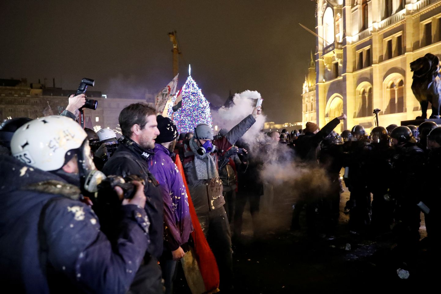 Ungārijas galvaspilsētā Budapeštā turpinās pret Viktora Orbāna politiku vērstie protesti.