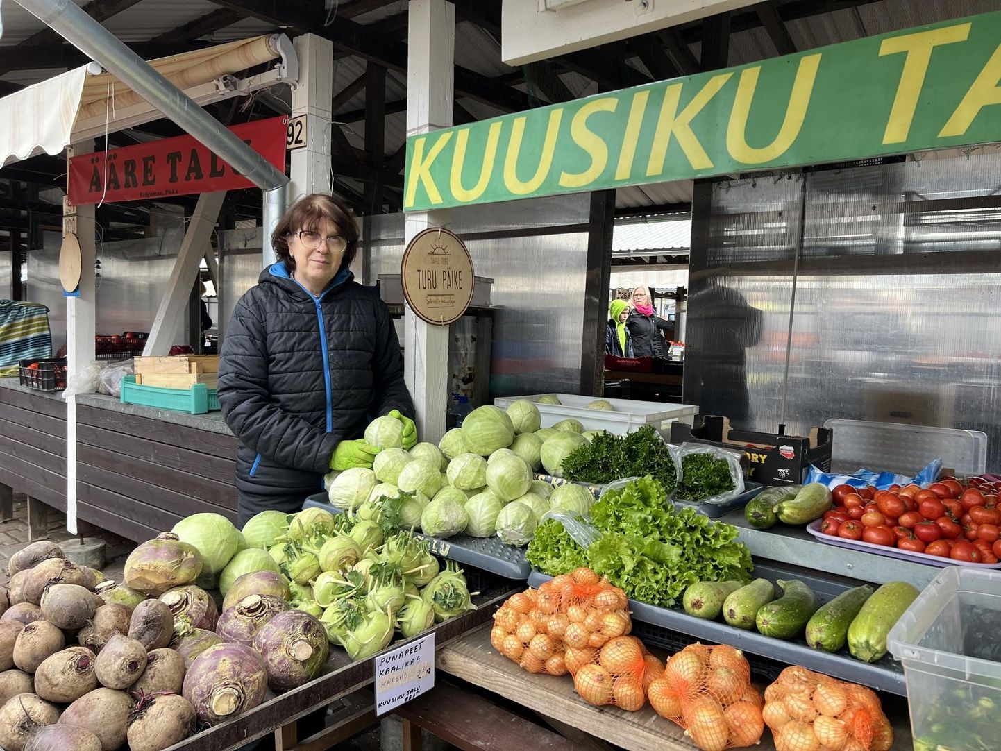 Kuusiku talu perenaine Maret Kivi lõpetas läinud nädalvahetusel Tartu turul sel hooajal kauplemise. Nüüd puhkab 15. jaanuarini, mil läheb mulda uue hooaja tomat.