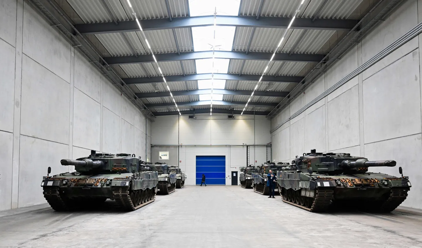 Saksamaa kaitsetööstushiiu Rheinmetalli tehases valminud Leopard 2 tankid.