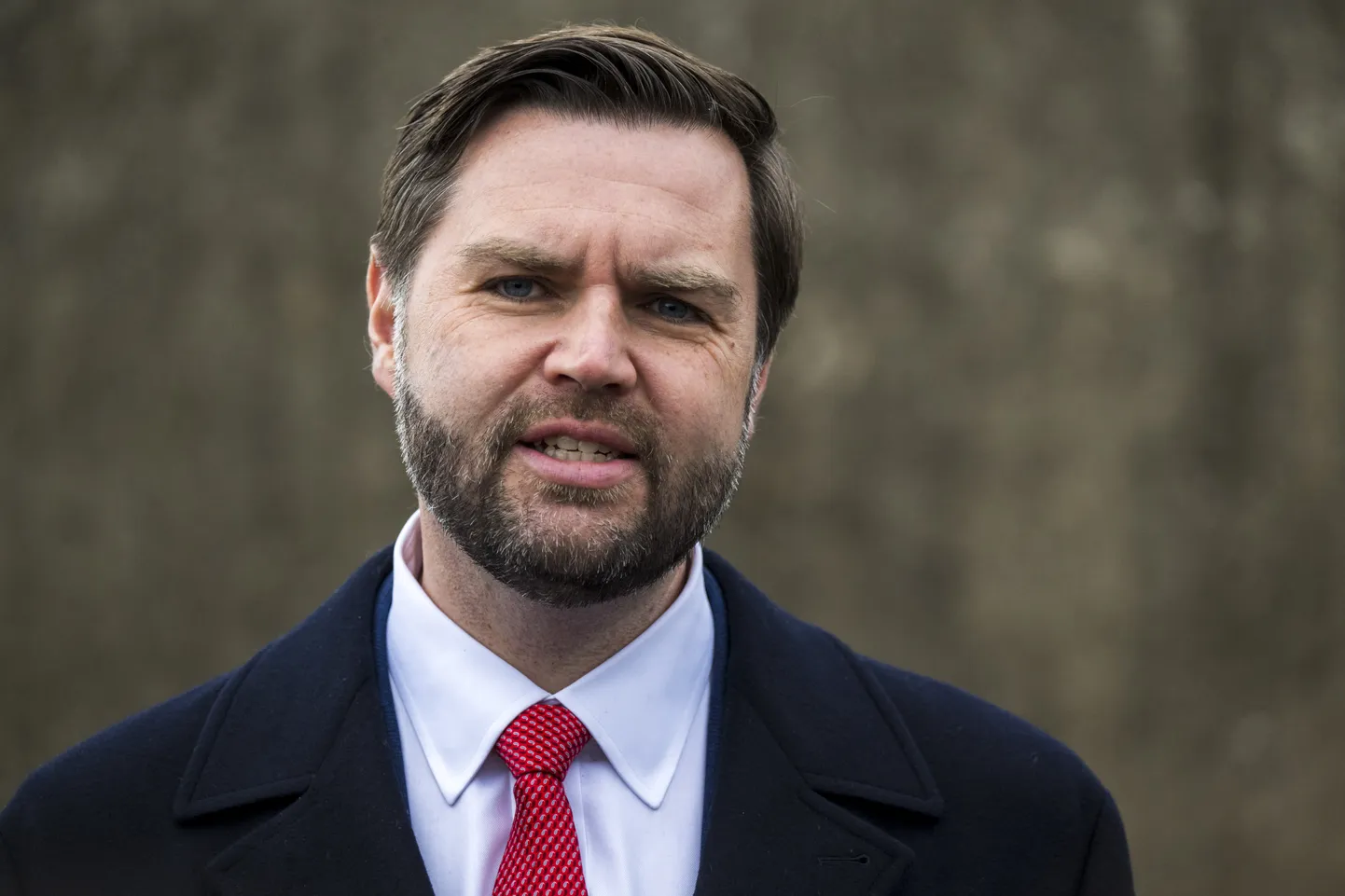 USA asepresident J. D. Vance 13. veebruaril 2025 Saksamaal Baieris, kus ta külastas Dachau koonduslaager-muuseumi ja osales Müncheni julgeolekukonverentsil.
