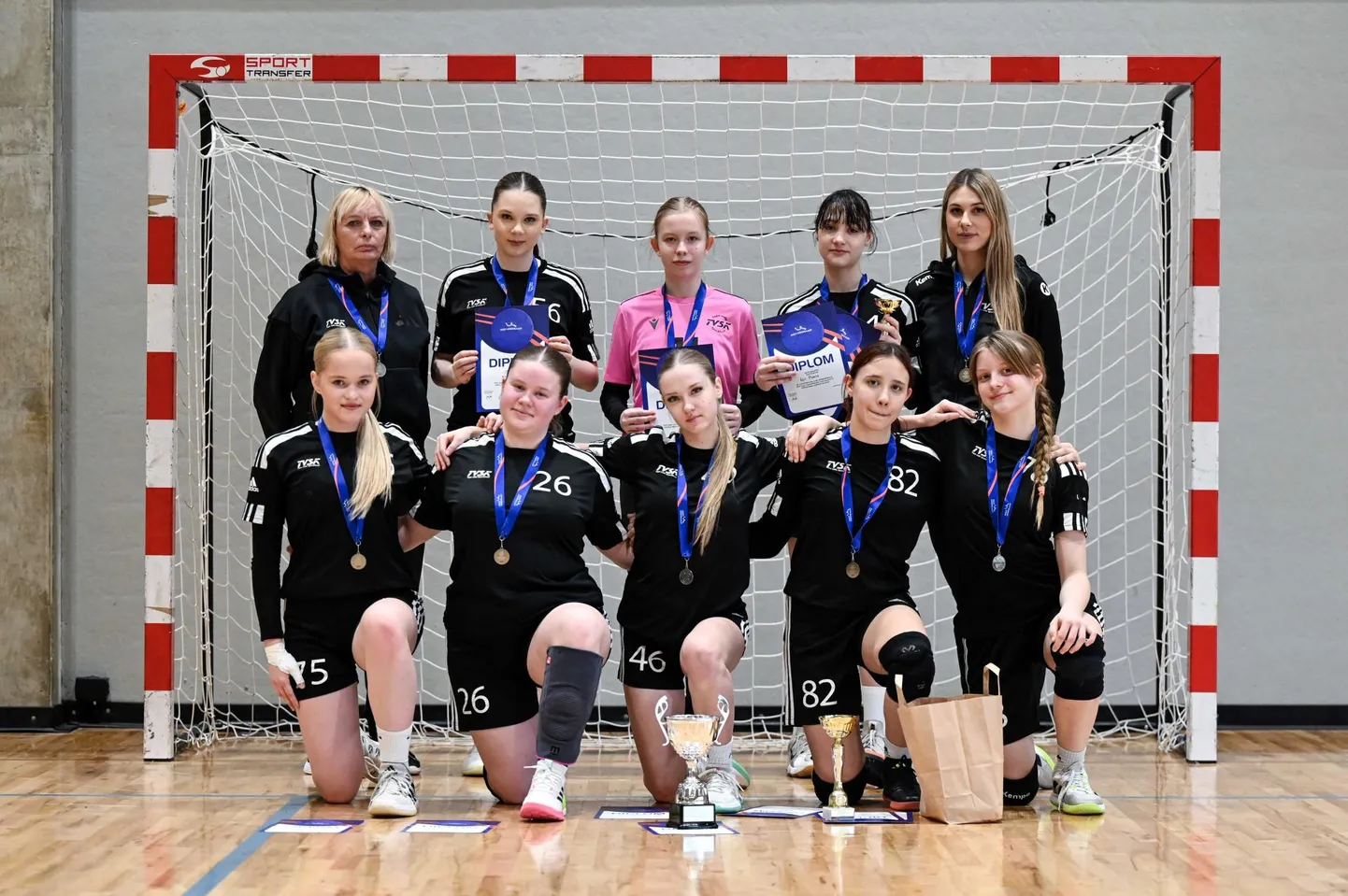 Tapa neiud võitsid hõbemedali.