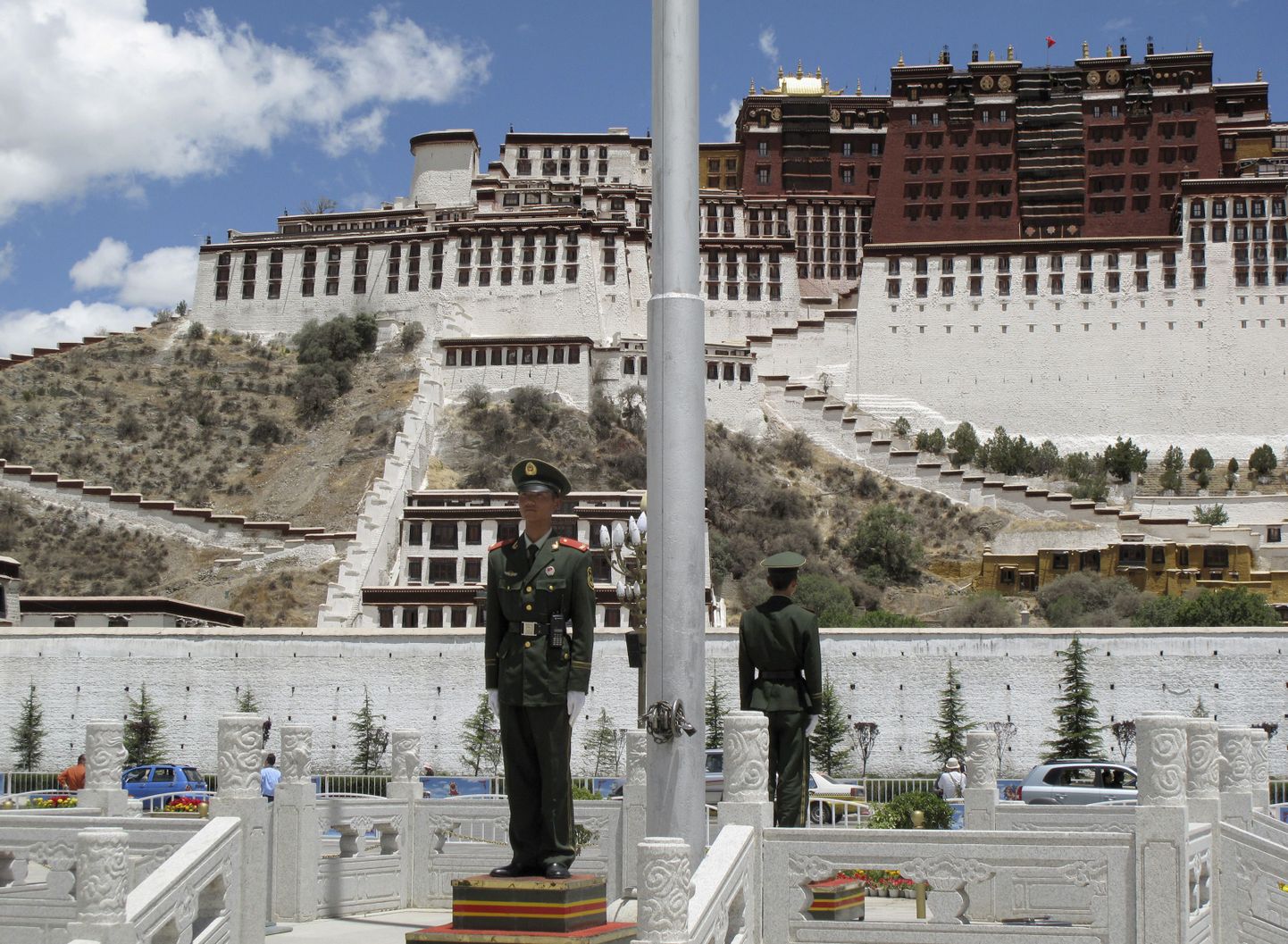 Hiina julgeolekujõud Lhasas.