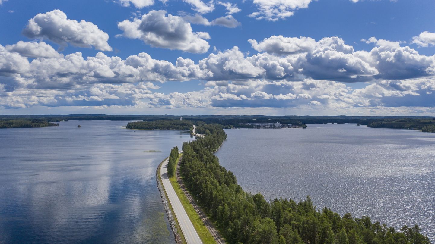 Saimaa järvistu on üks Euroopa suurimaid mageveereservuaare. Järvi ühendab Soome lahega 43 kilomeetri pikkune kanal, mis osaliselt kulgeb läbi Venemaa territooriumi. EPA/KIMMO BRANDT