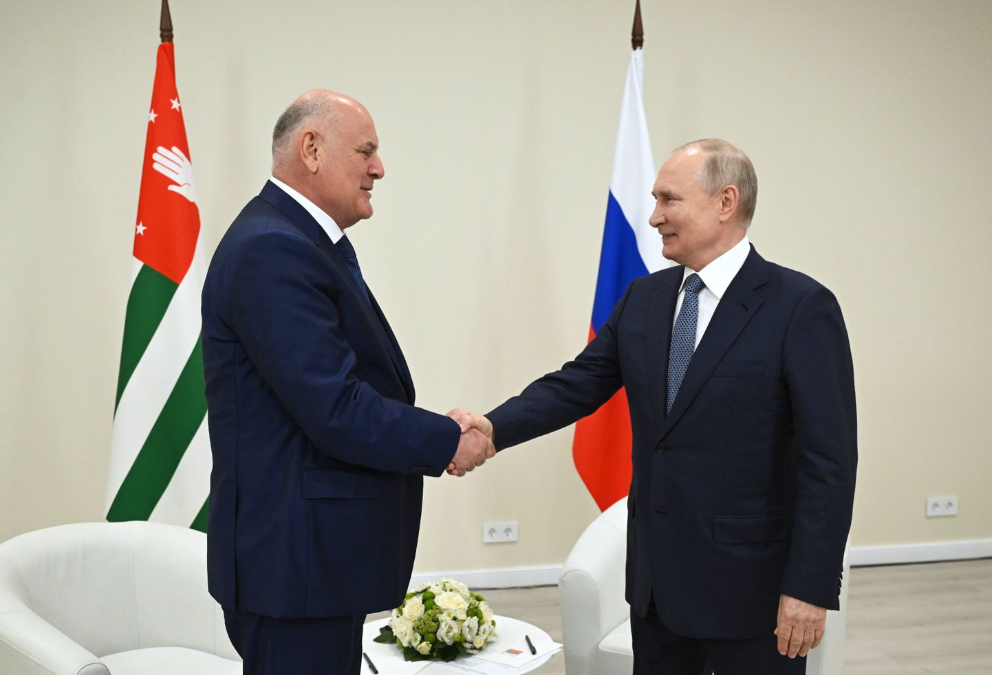 Tunnustamata Abhaasia vabariigi juht Aslan Bzhania ja Venemaa president Vladimir Putin kohtusid eile Sotšis.