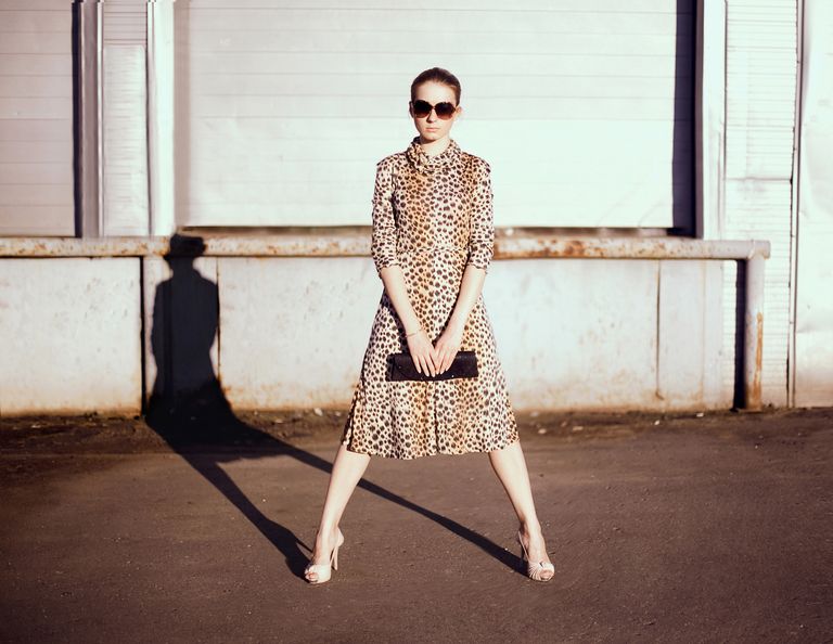 Leopardimuster täna - pikk ja avar kleit, massiivne mantel või voogav seelik.