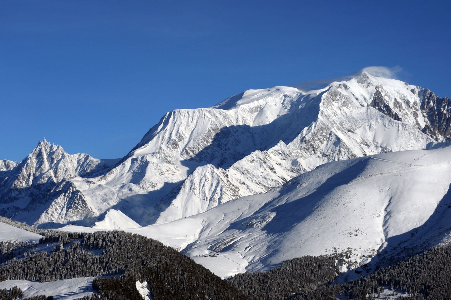 Vaade Alpide kõrgeimale mäele Mont Blancile.