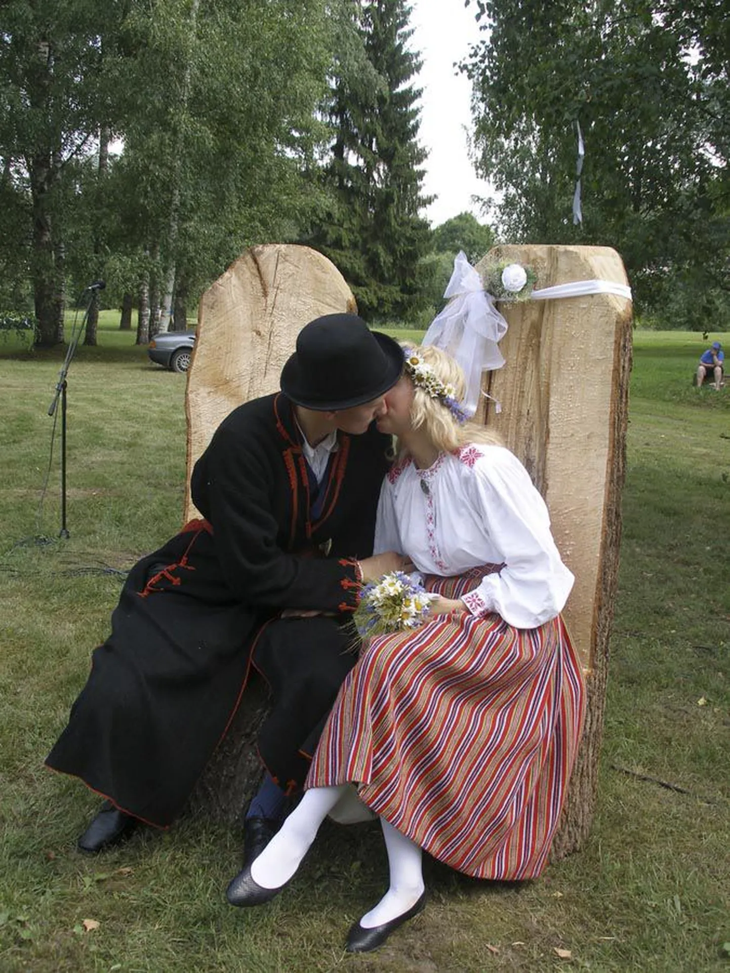 Vahepeal läks Kaspar Metsari kehastatava peigmehe ja Sille Lääne mängitava pruudi elu väga kibedaks.