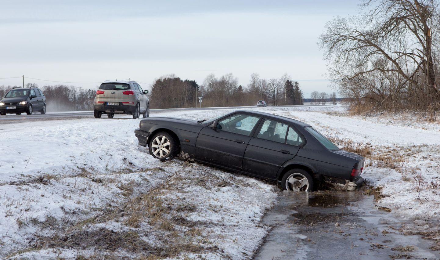 Nädal tagasi libeduse tõttu juhtunud õnnetus Viljandi ringteel