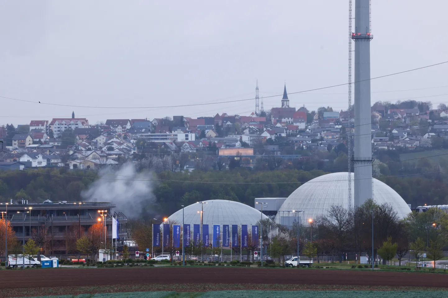 Последние три атомные электростанции Германии прекратили работу, что знаменует собой конец производства атомной энергии в стране спустя более 60 лет.