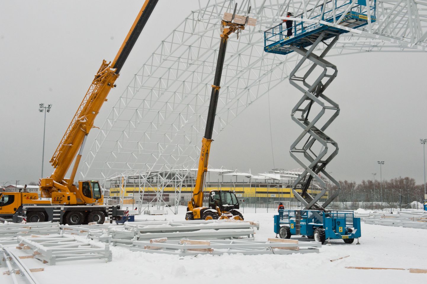 Строительство футбольного холла ЭФС.