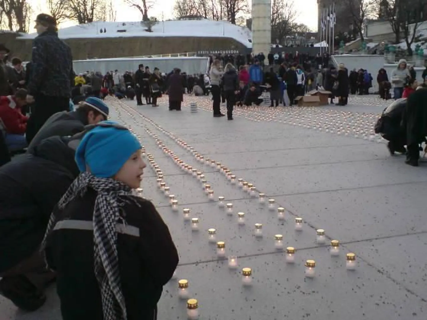 Церемония в память о жертвах депортаций на площади Вабадузе в Таллинне в 2010 году.