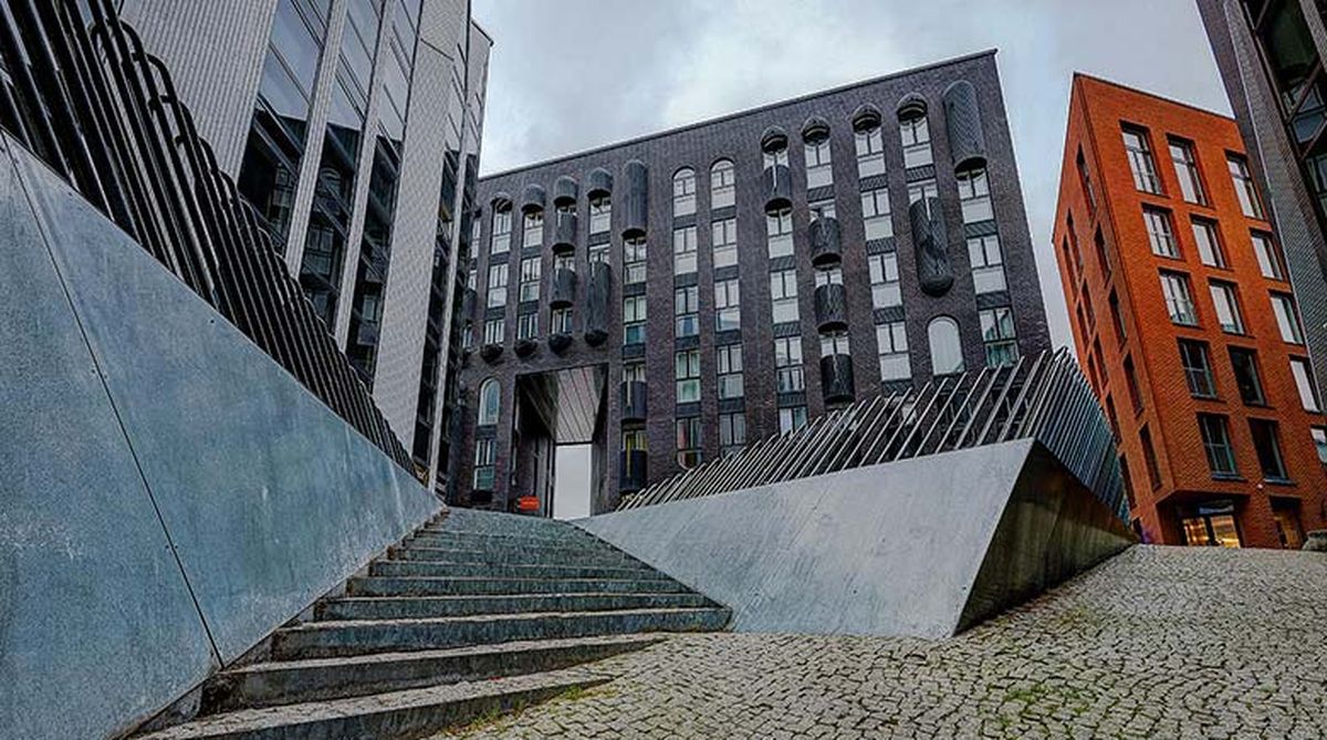 Когда-то казавшиеся смелыми формы таллиннского квартала Ротерманни ныне выглядят как органичный элемент среды преобразившегося города.