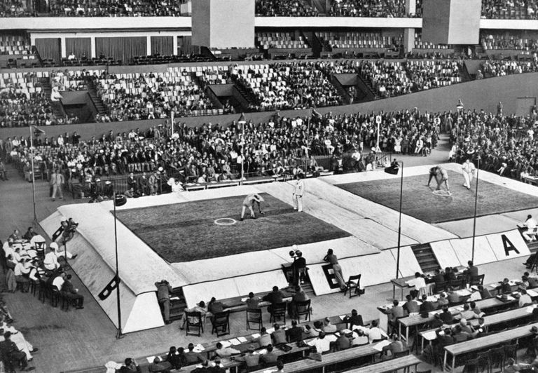 Berliini olümpiamängudel peeti maadlusmatše korraga kahel matil.