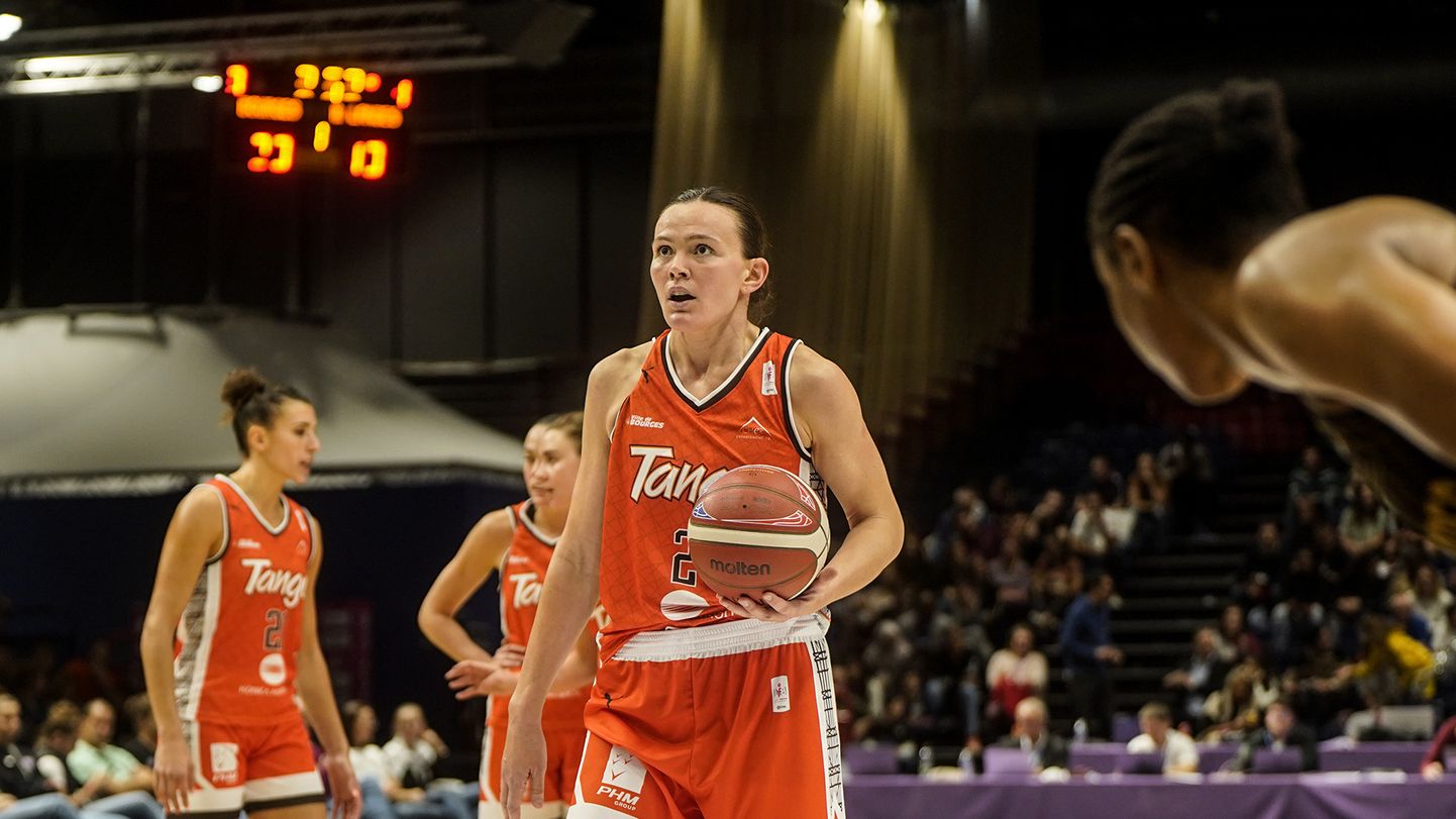Latvijas basketboliste Anete Šteinberga