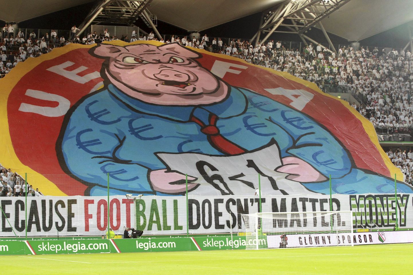 Legia fännide protestiaktsioon UEFA vastu