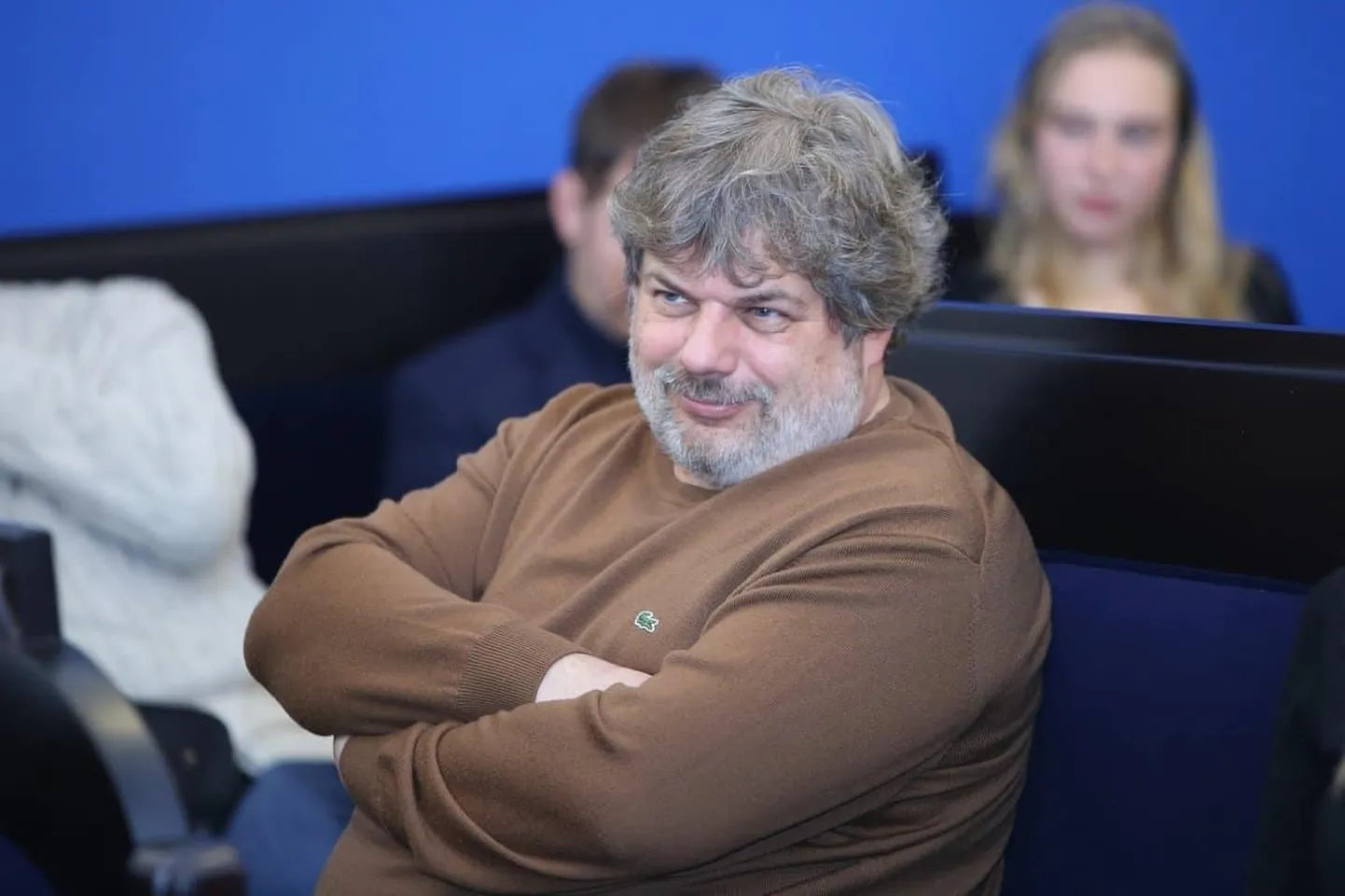 Филипп Лось говорит, что театр не жалуется на недостаток зрителей и продолжает гастроли, но все равно с нетерпением ждет отмены ограничений.