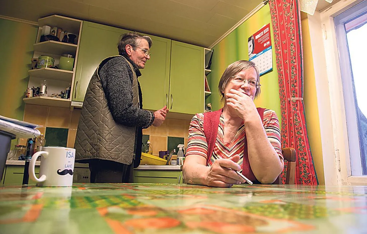 “Vallakeskusesse Koongasse on siit vilets bussiühendus,” ütleb Kaasiku talu perenaine Elvi Koodi.