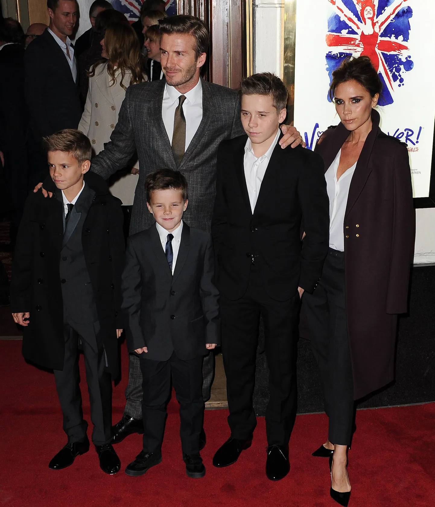 Victoria Beckham ja David Beckham lastega.