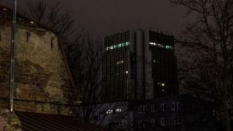 Fotod: Tallinna kõrghoonetes lülitati tunniks ajaks liigne valgustus välja