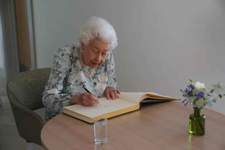 Королева Елизавета II