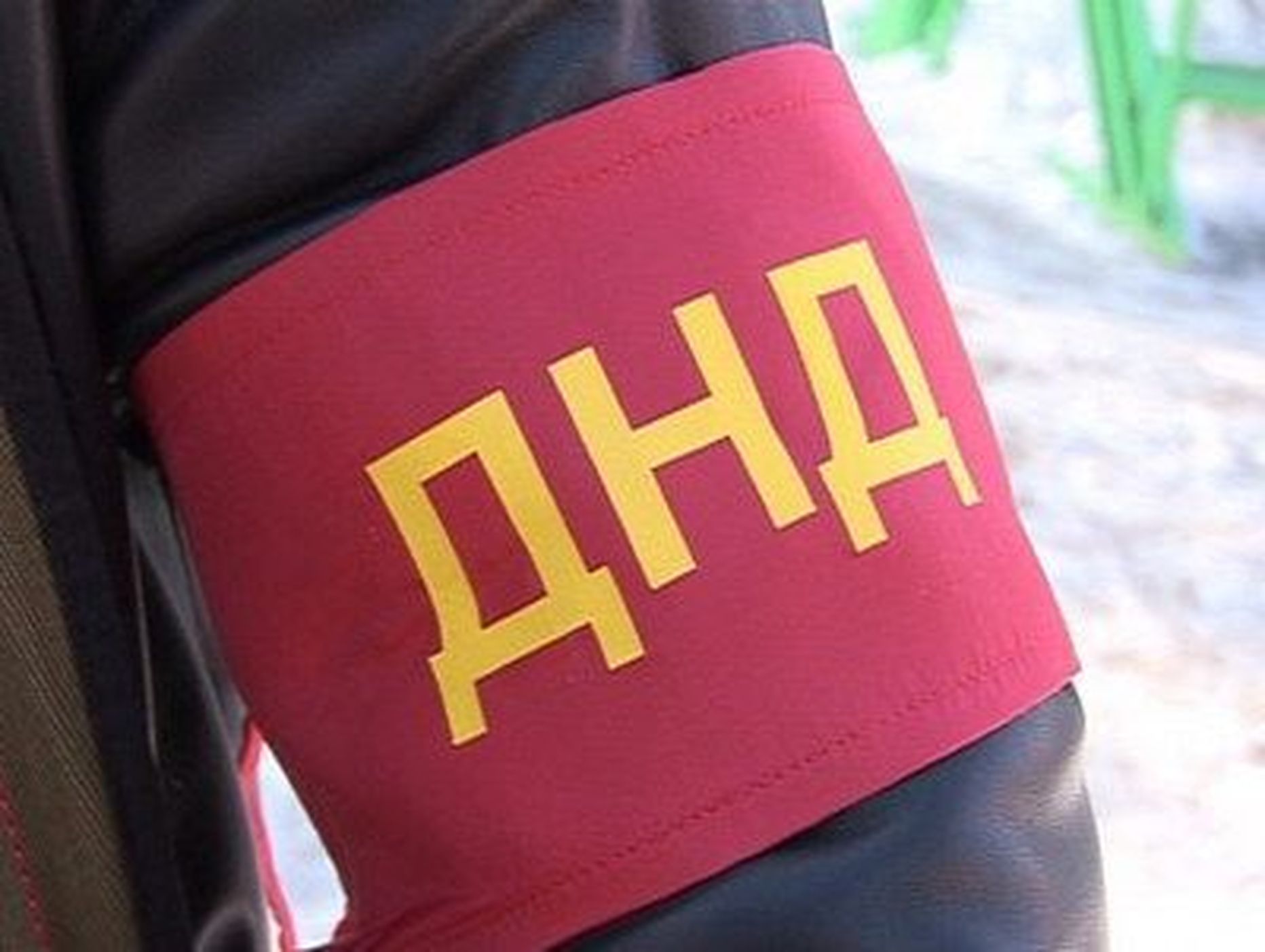 На руке дружинника. Народная дружина. Добровольная народная дружина. Повязка дружинника.