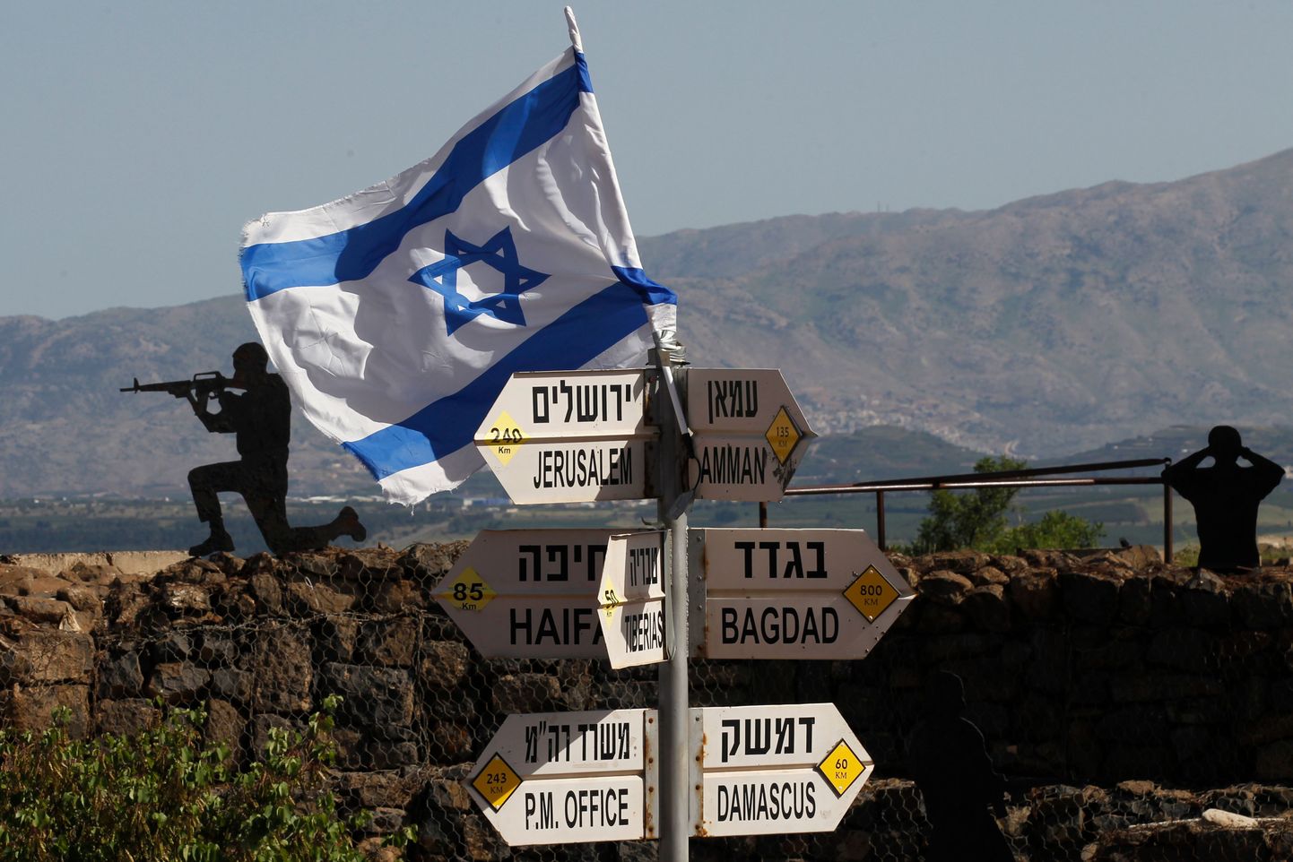 Iisraeli lipp Golani kõrgendikul.