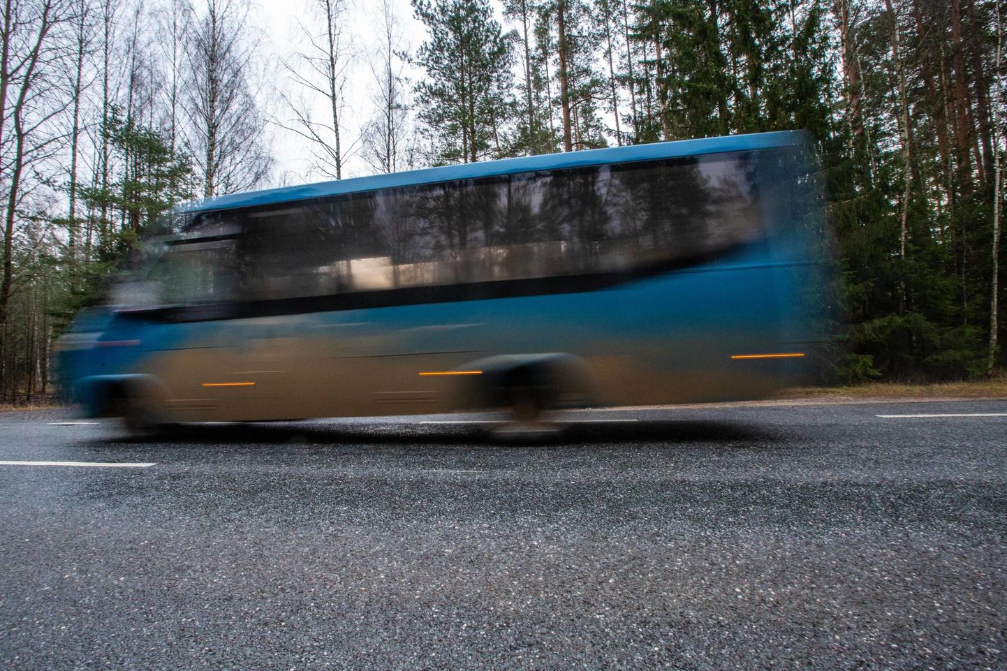 1. maist ei sõida liini nr 85 buss Kanakülast tuldud teed tagasi, vaid võtab suuna mööda suurt maanteed Tihemetsa ja Kilingi-Nõmme poole.