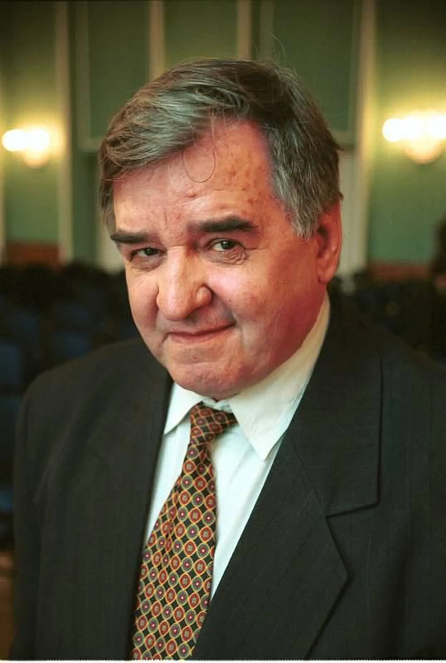 Linnart Mäll.