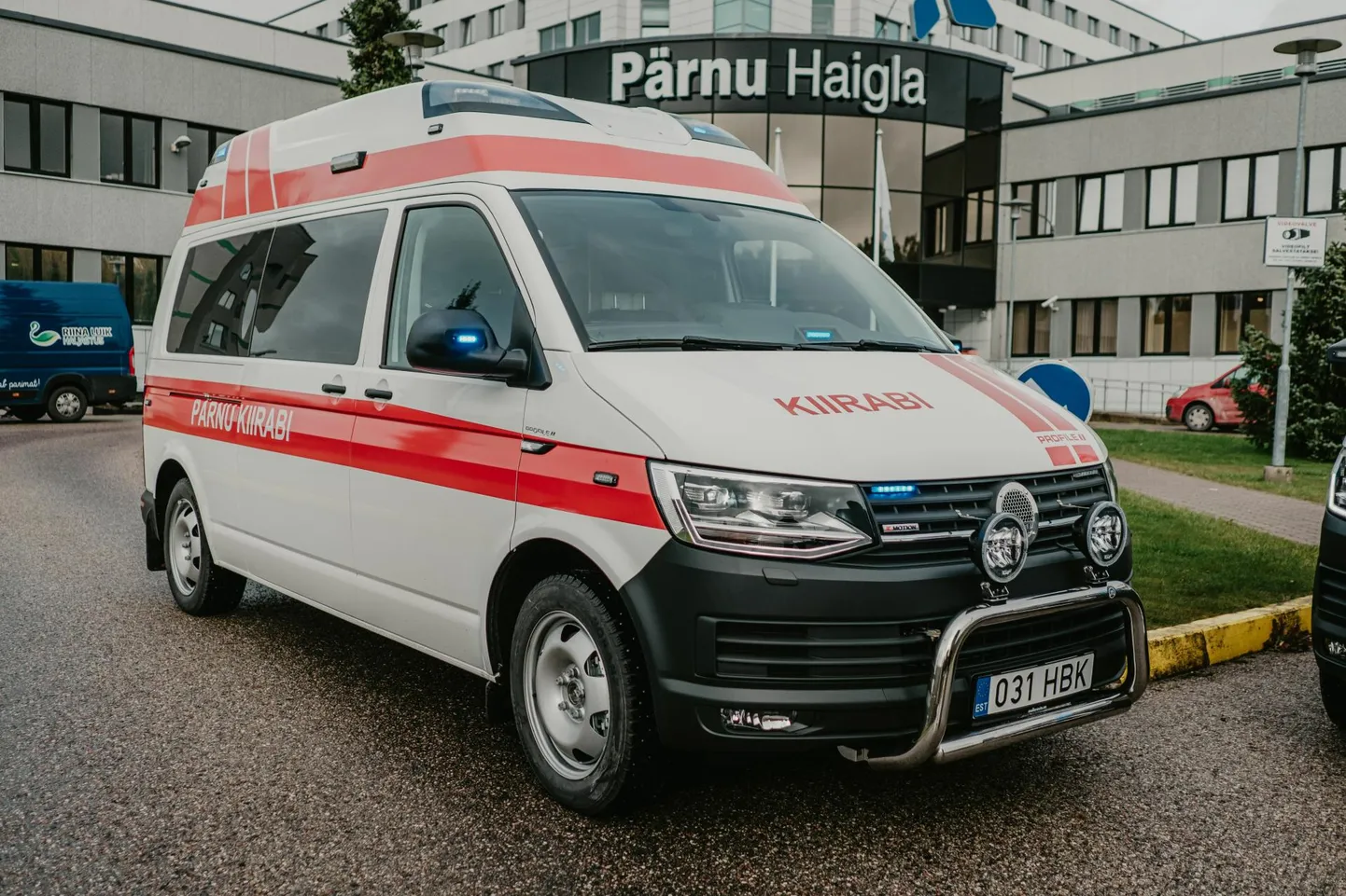 Bussis kukkunud naine toimetati tervisekontrolliks haiglasse.